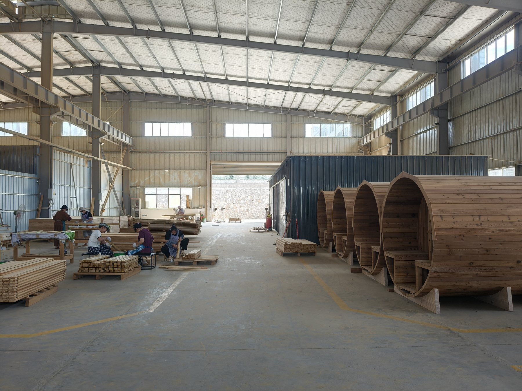 Barrel sauna rooms in the workshop