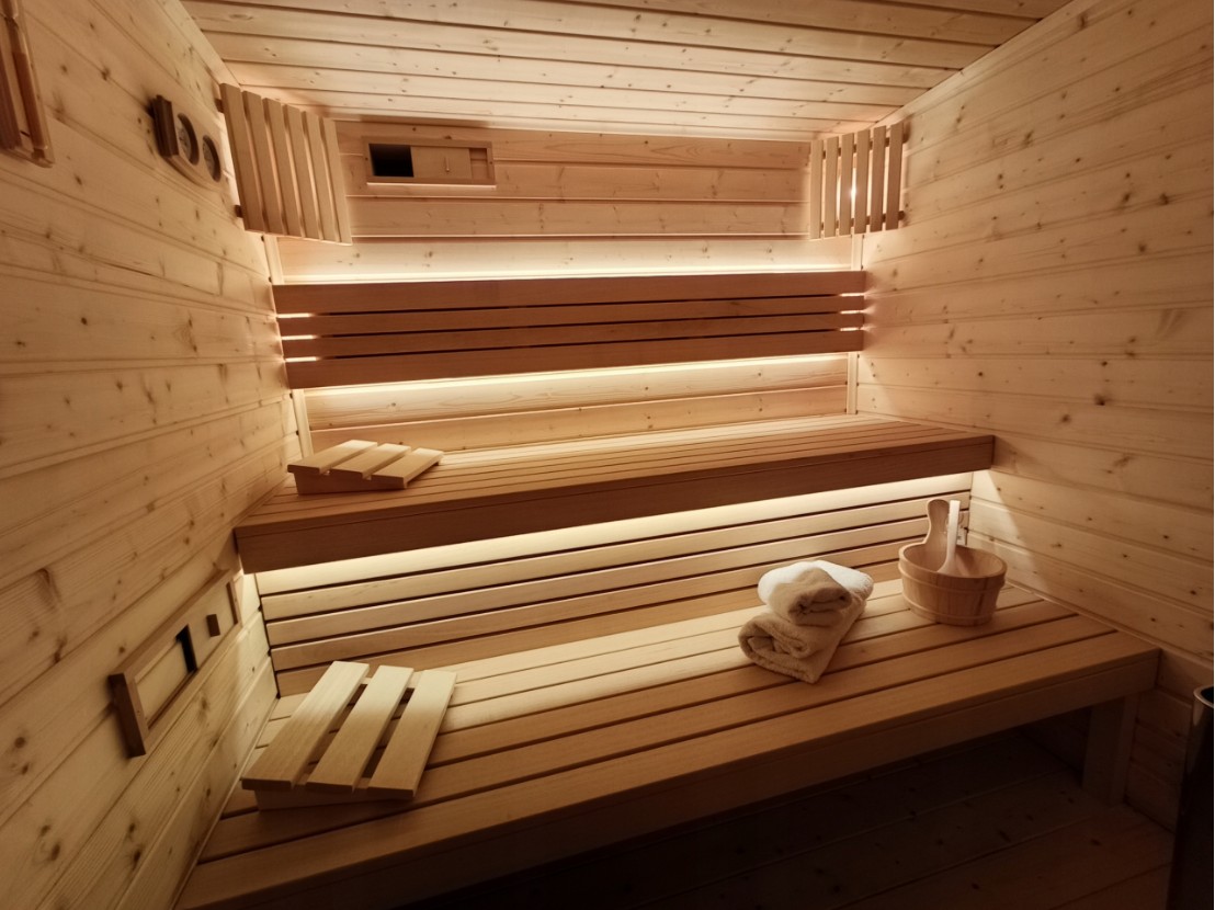 Mini Outdoor Sauna Cabin with Black Roof CSA-499 Side profile