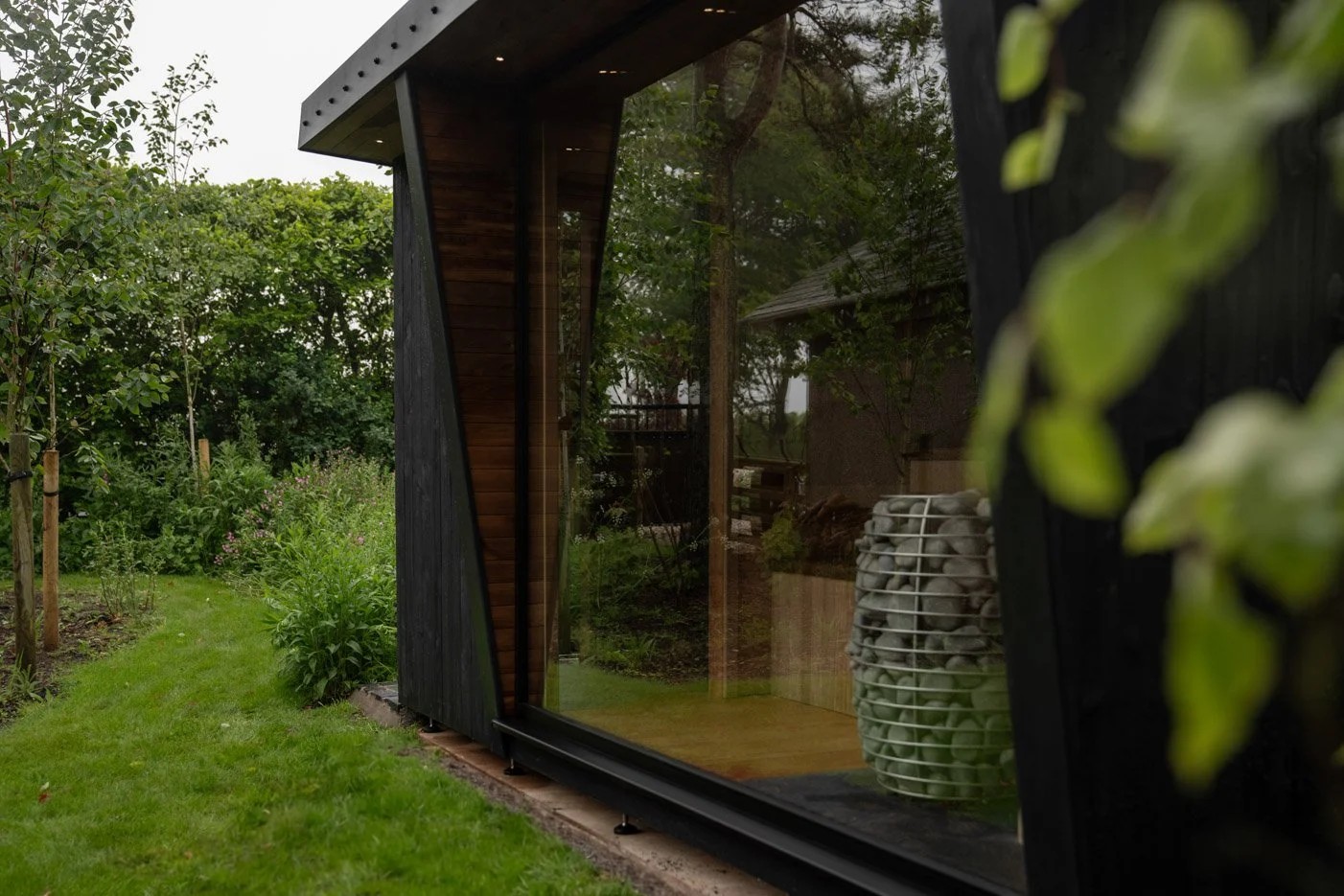 Industrial Solid Wood Outdoor Sauna - 8 Person Steam Sauna Room with High Power Heater for Hotel Side profile