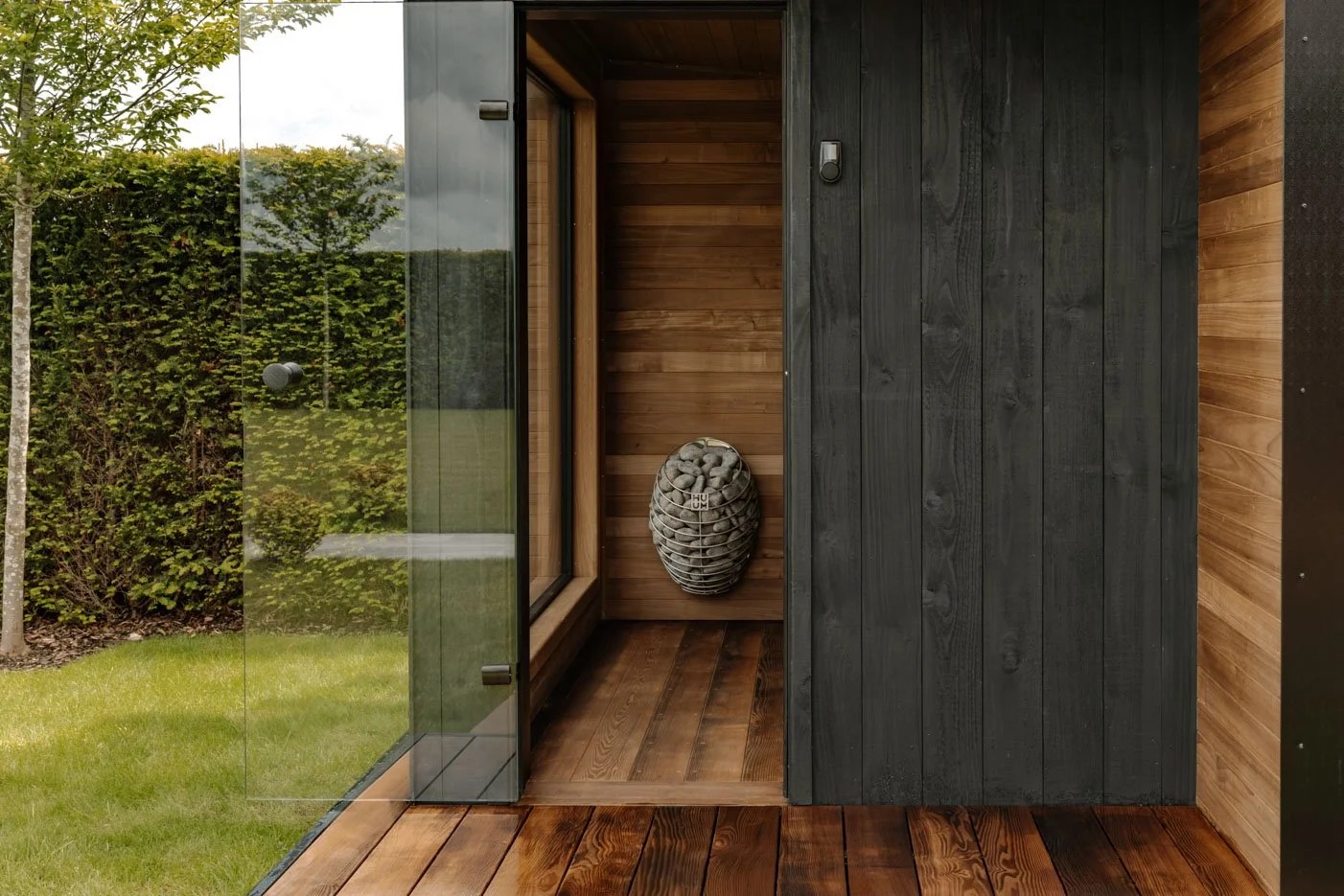 Mobile Solid Wood Outdoor Sauna - 2 Person Prefab Sauna Room with Wheels for Easy Movement Interior detail