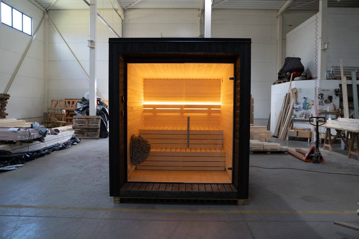 Modern Black Outdoor Sauna Cabin %7C 3-4 Person Solid Wood Sauna with Glass Door Interior detail