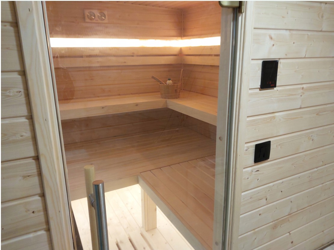 Red Cedar Outdoor Sauna Room CSA-573 Exterior angle
