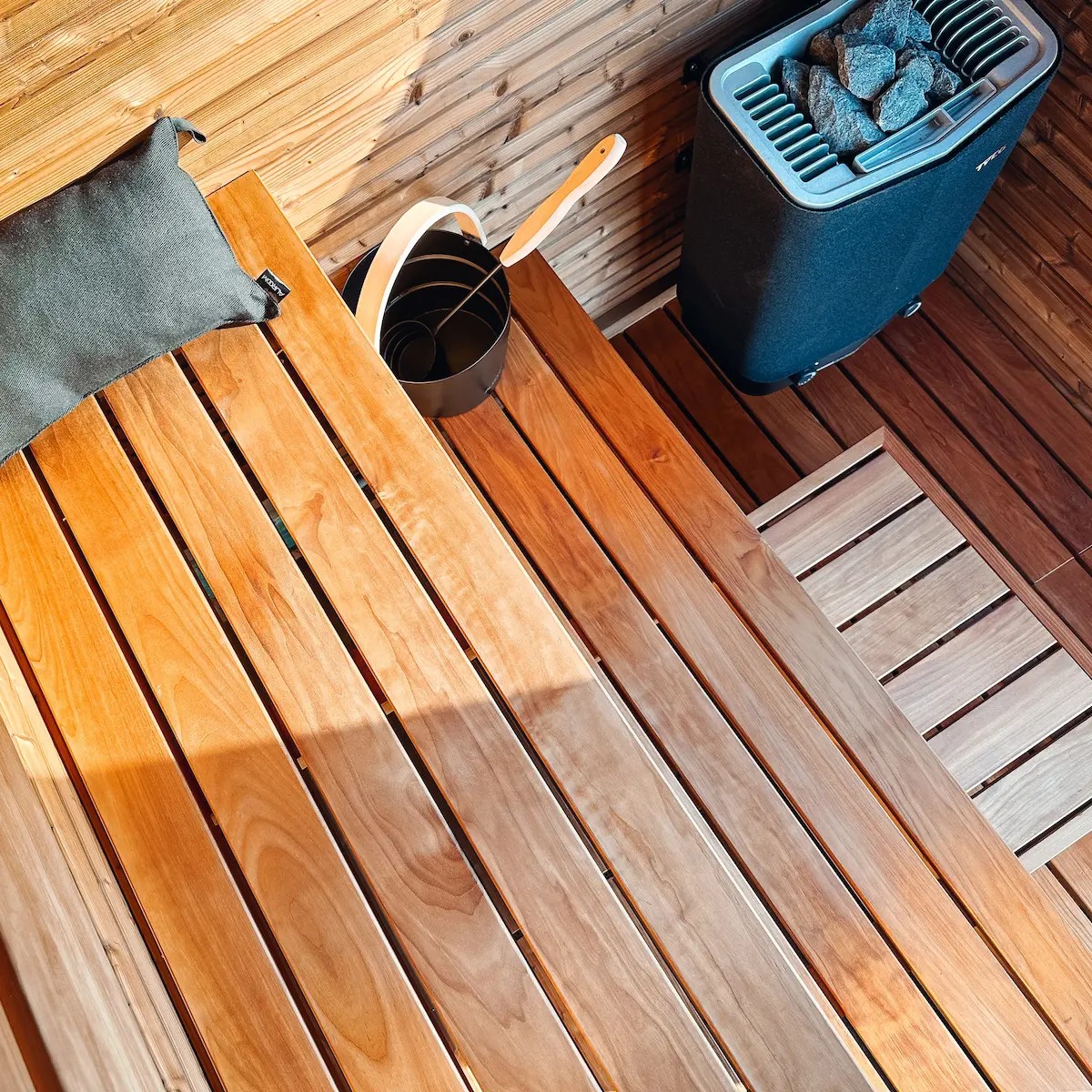 Modern Outdoor Sauna Cabin with Round Window %7C Luxury Wooden Spa with LED Lighting Buyer reference
