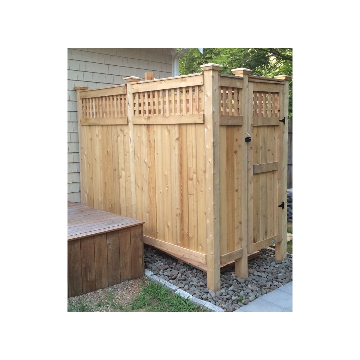 Natural Cedar Rustic Outdoor Shower Privacy Fence with Lattice Top for CSA-249 Exterior angle