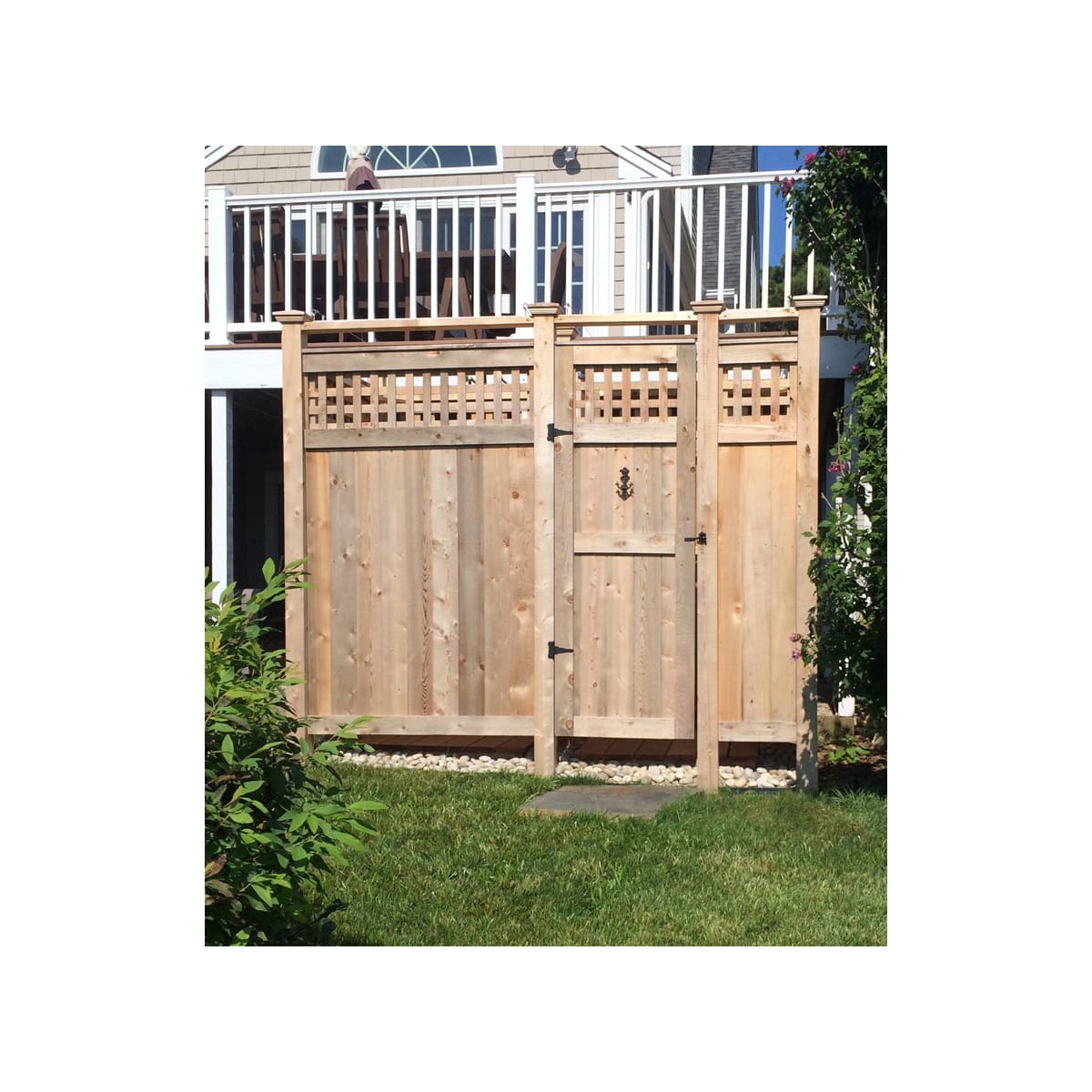 Natural Cedar Rustic Outdoor Shower Privacy Fence with Lattice Top for CSA-249 Side profile