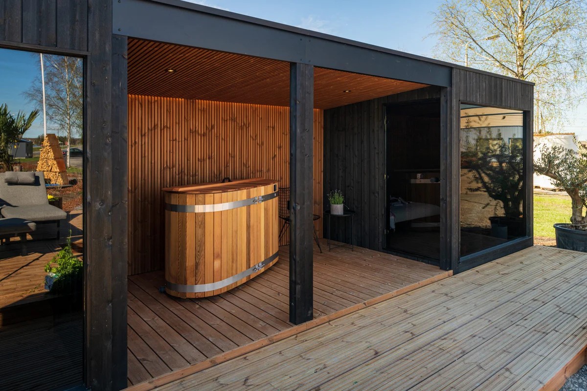 Red Cedar Outdoor Sauna Room CSA-385 Door and glass