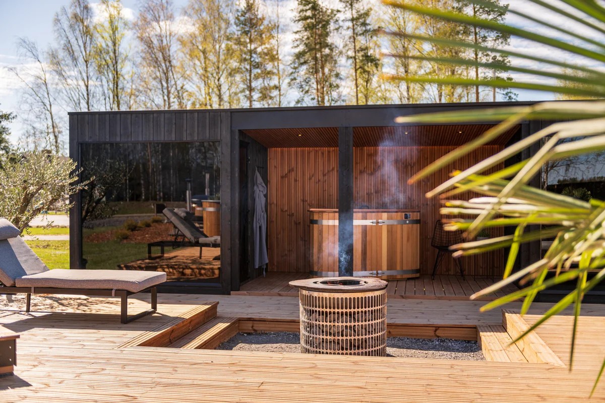 Red Cedar Outdoor Sauna Room CSA-385 Side profile