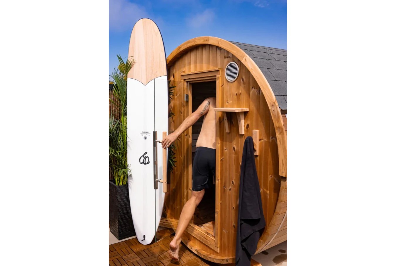 Natural Wood Outdoor Sauna, Durable Barrel Sauna with Shingle Roof and Ventilation System Buyer reference