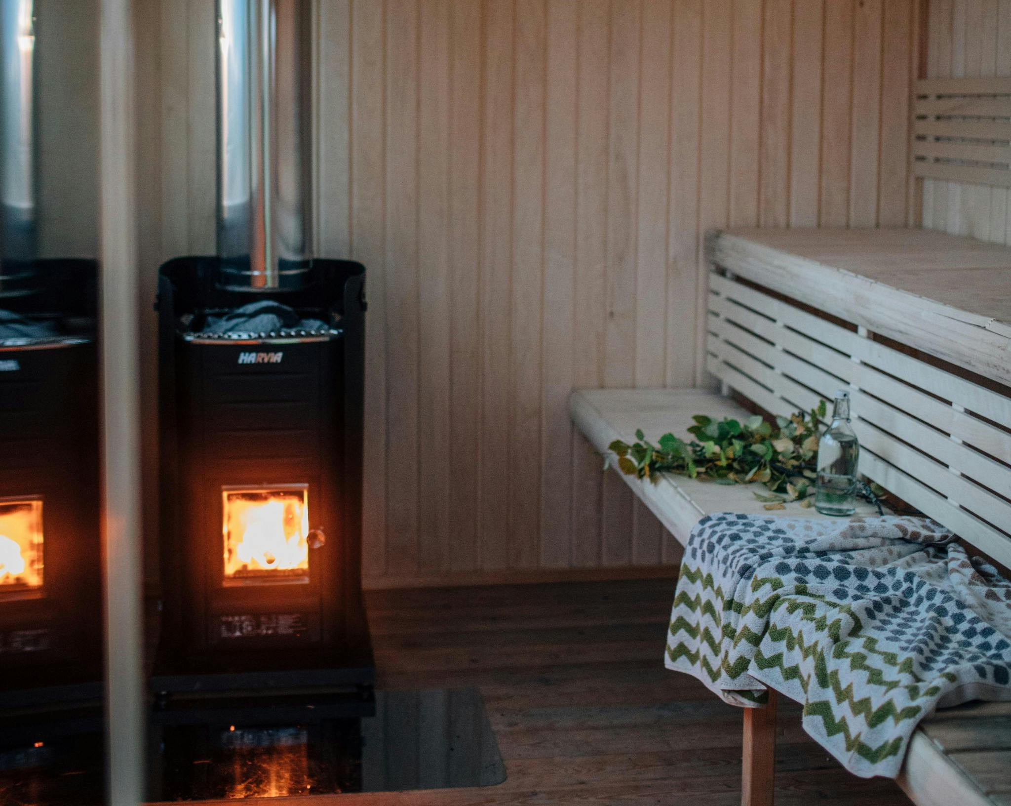 Nordic Style Outdoor Sauna Cabin, Grey Wood Sauna House with Traditional Wood Stove Setup Door and glass