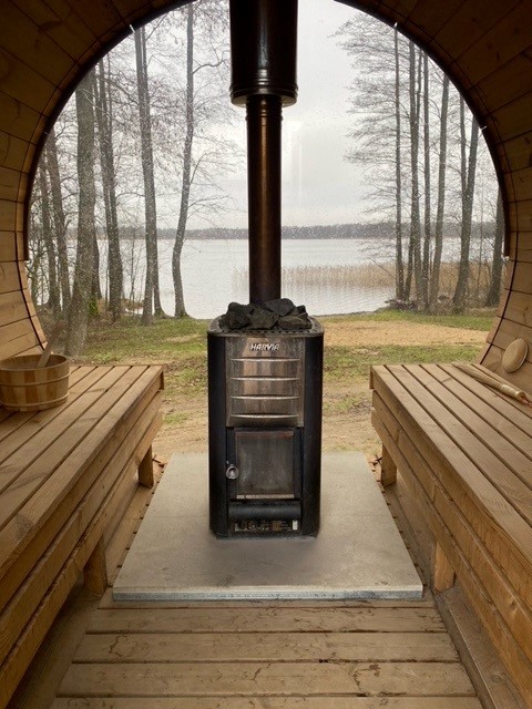 Nordic-Style Traditional Barrel Sauna Cabin Outdoor Wood-Burning Dry Steam Sauna Open Porch Firewood Storage Deck Connection Door and glass