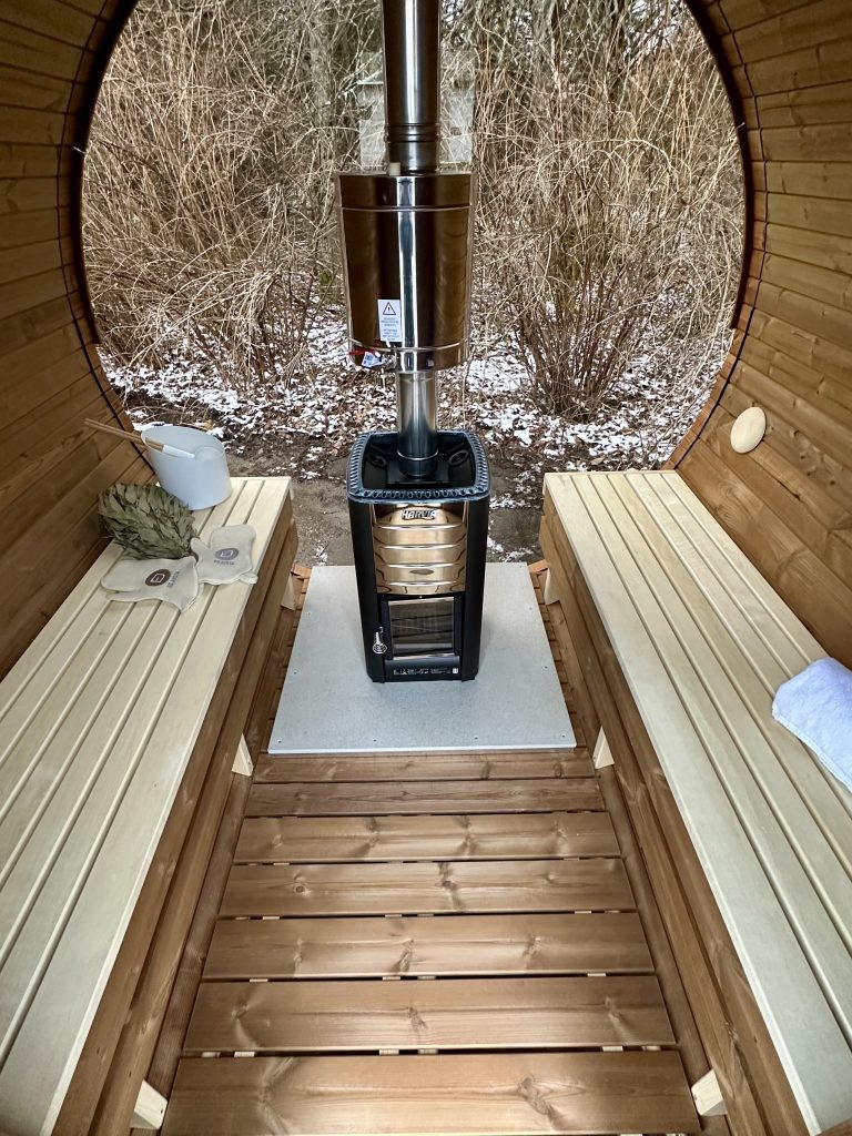 Nordic-Style Traditional Barrel Sauna Cabin Outdoor Wood-Burning Dry Steam Sauna Open Porch Firewood Storage Deck Connection Side profile