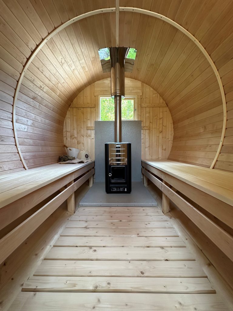 Nordic-Style Traditional Barrel Sauna Cabin Outdoor Wood-Burning Dry Steam Sauna Open Porch Firewood Storage Deck Connection Buyer reference