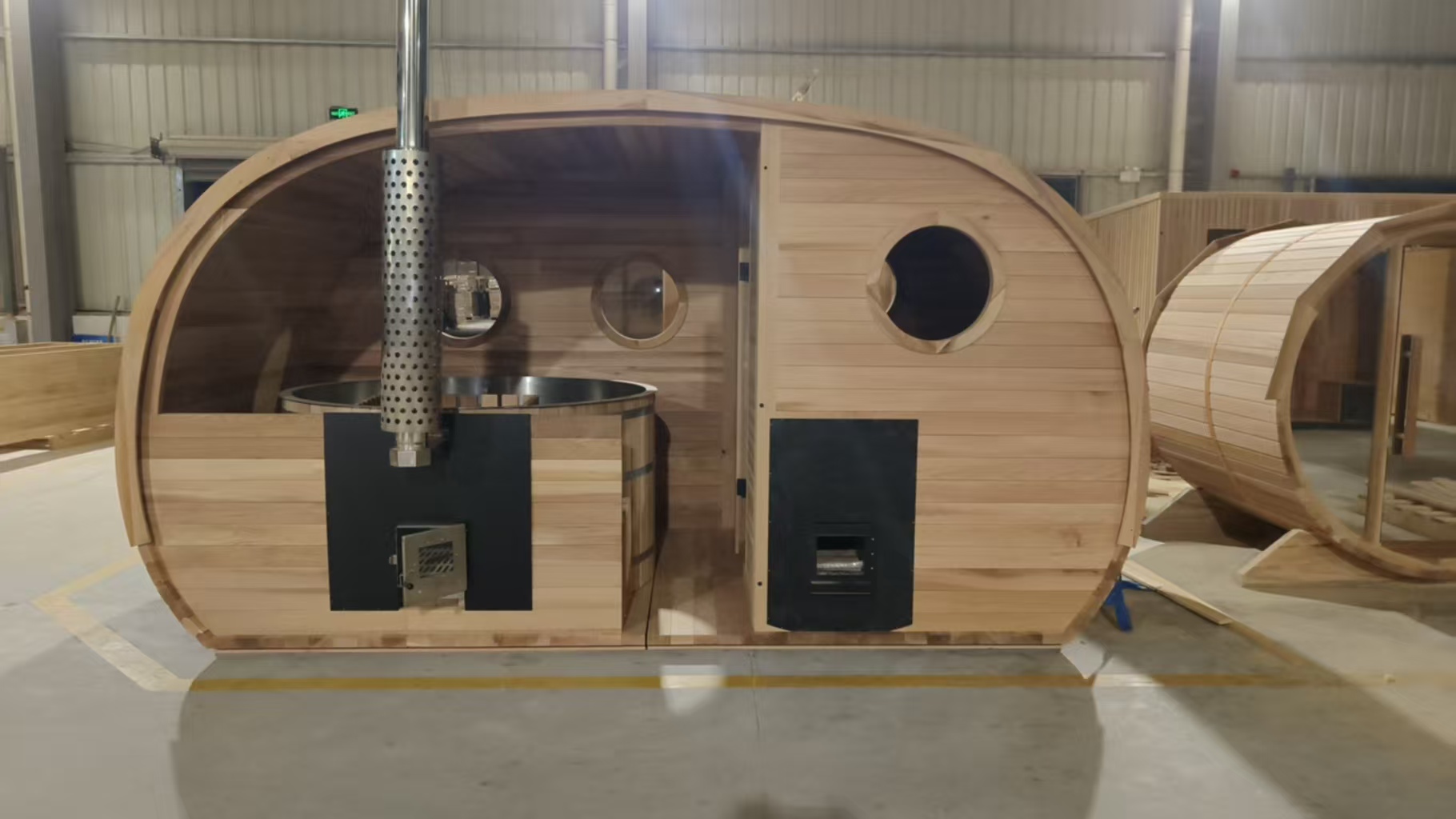 Red Cedar Outdoor Barrel Sauna CSA-112 Door and glass