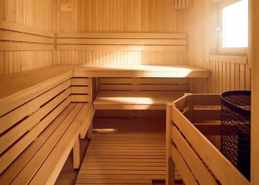 Spruce Wood Outdoor Backyard Sauna House with Internal Wood Burning Heater for Family Leisure Door and glass