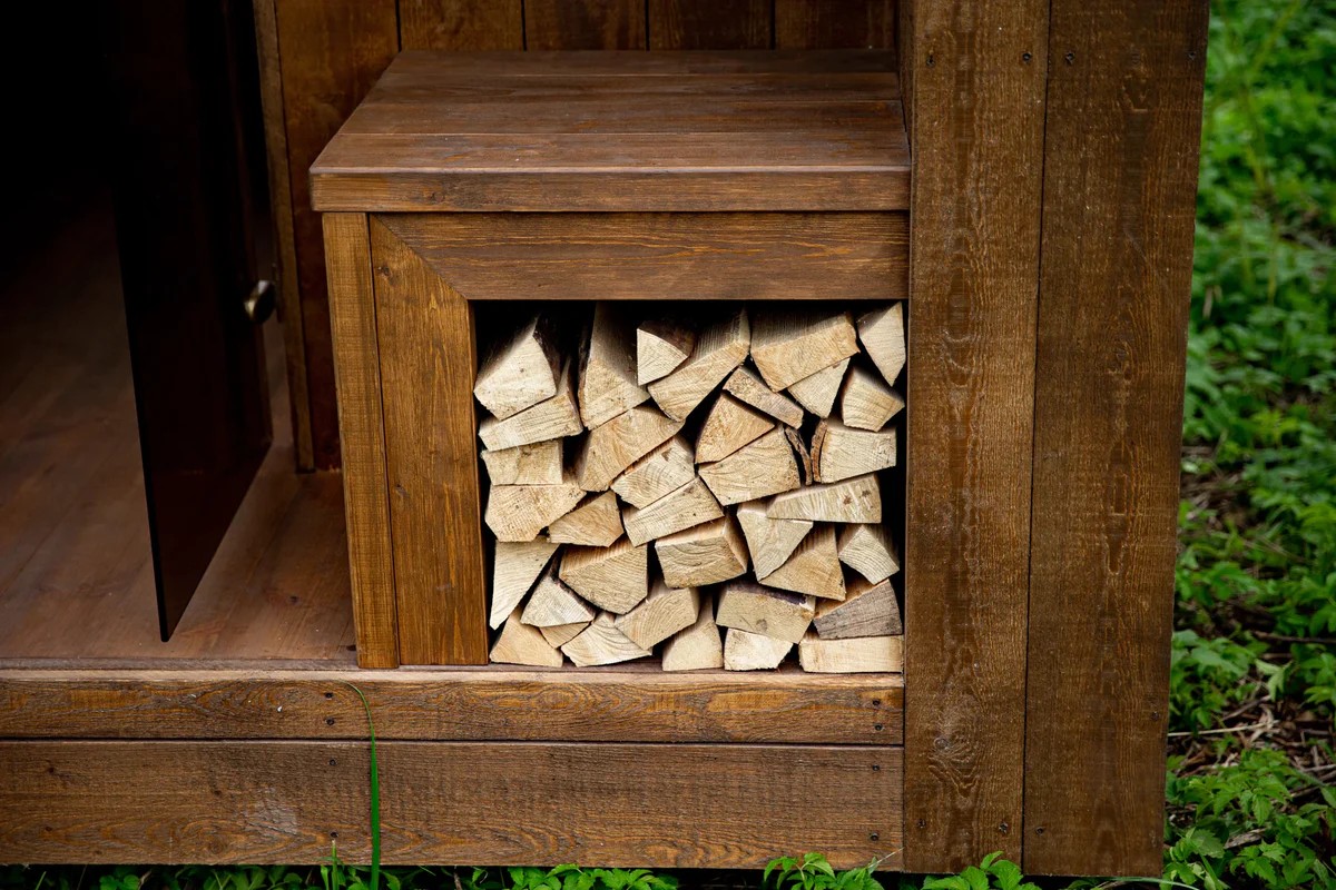 Traditional Forest Sauna House 2-4 Person Solid Wood Sauna with Firewood Storage Door and glass