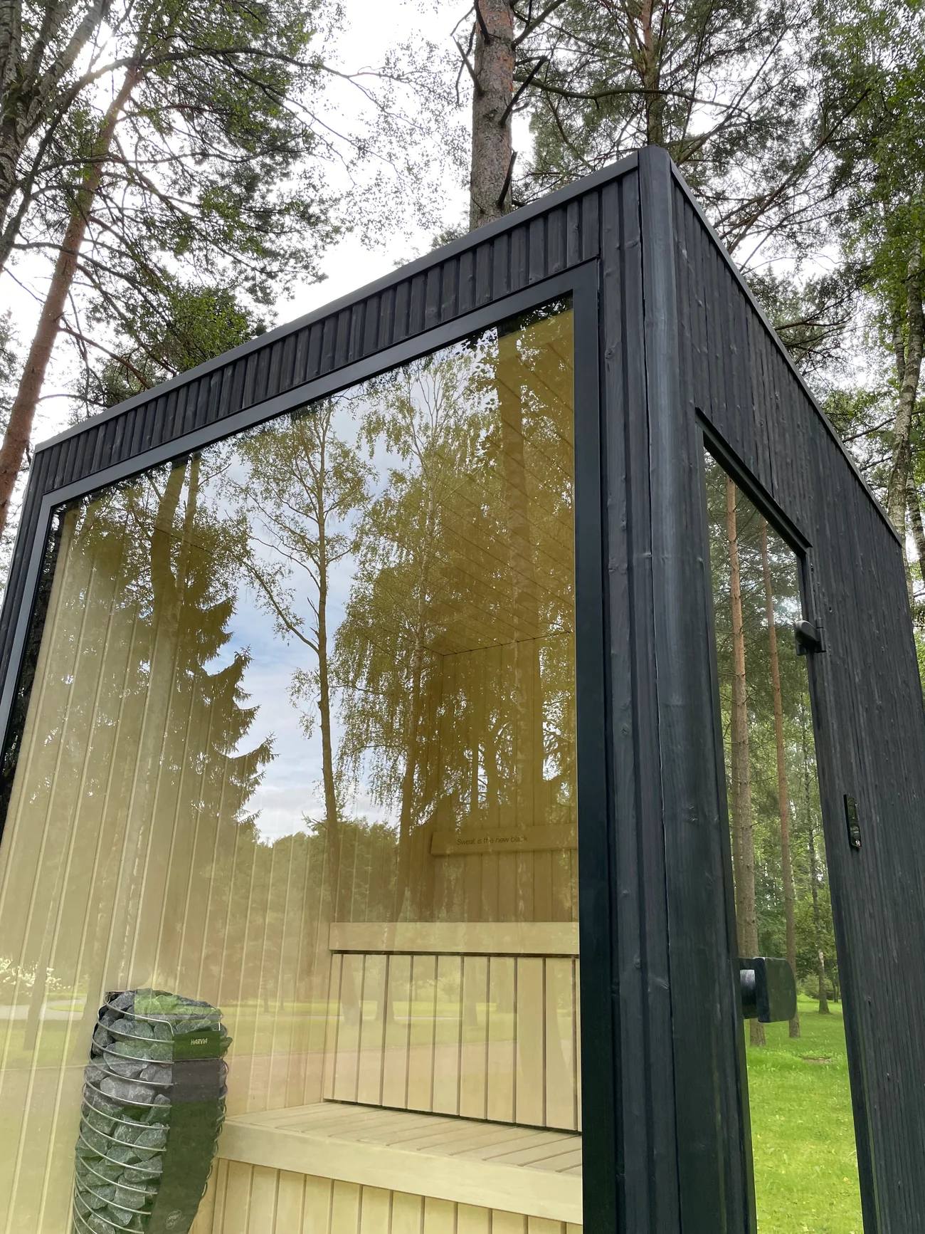 Weatherproof Hemlock Outdoor Sauna - Finnish Style Dry Steam Sauna with Digital Control Door and glass