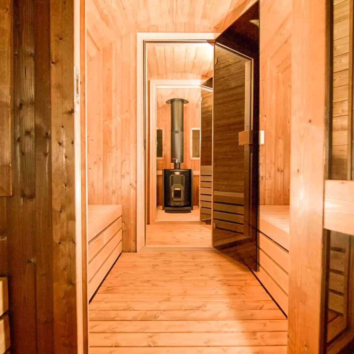 Wooden Barrel Sauna Room for Outdoor Spa Projects, OEM Sauna Manufacturer Door and glass
