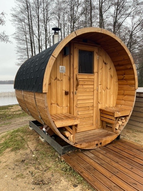 Nordic-Style Traditional Barrel Sauna Cabin Outdoor Wood-Burning Dry Steam Sauna Open Porch Firewood Storage Deck Connection Exterior angle