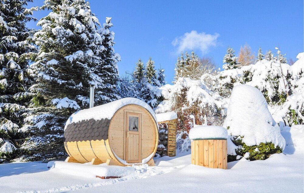 Outdoor Barrel Sauna Porch and Door Configurations cold-climate exterior reference