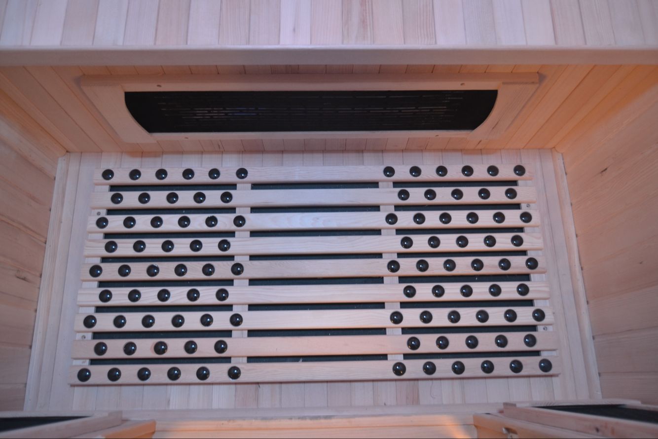 Hybrid Infrared-and-Stove Sauna with Four Front Emitters CSA-844 reference view 5