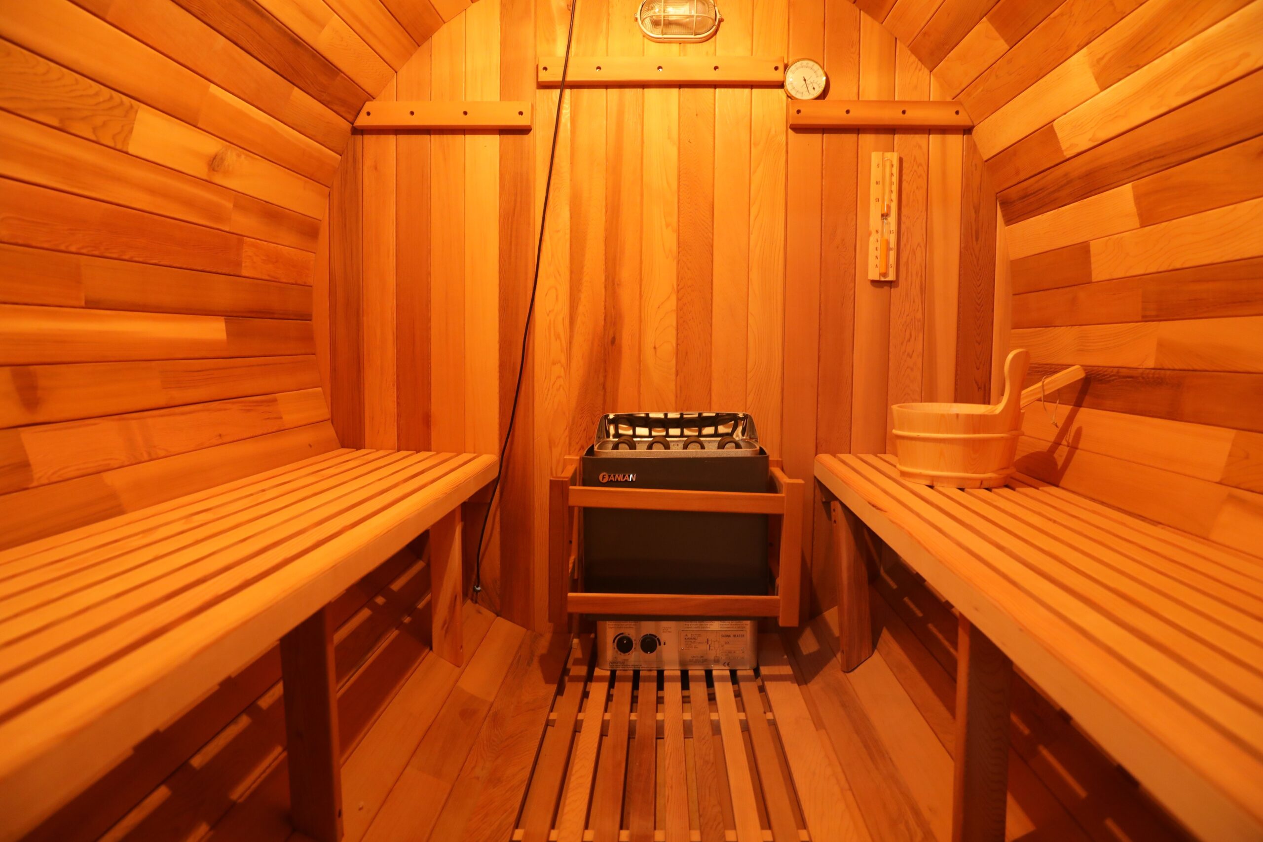 Four-to-Six-Person Solid Wood Barrel Sauna CSA-903 reference view 5