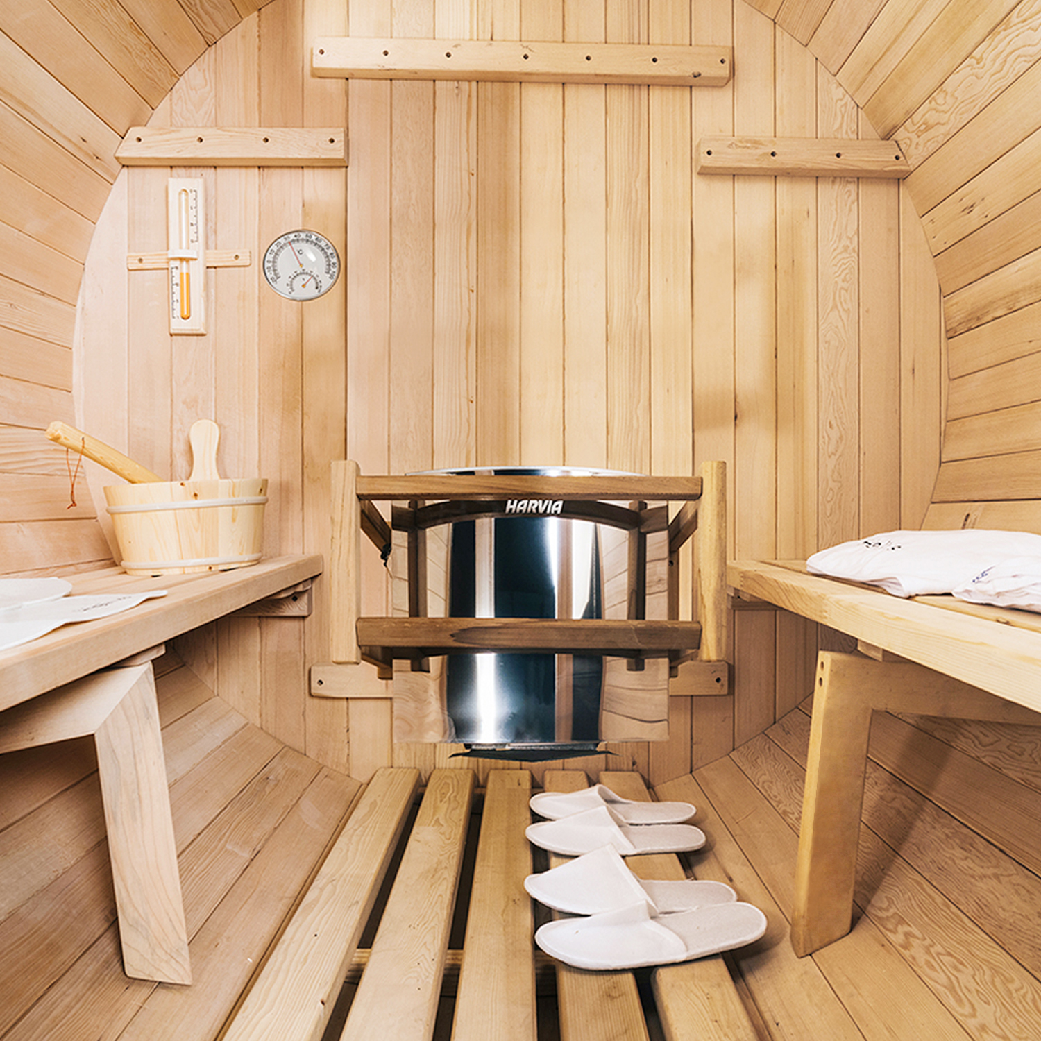 Roofed Six-Person Barrel Sauna with Porch Seats CSA-923 reference view 3