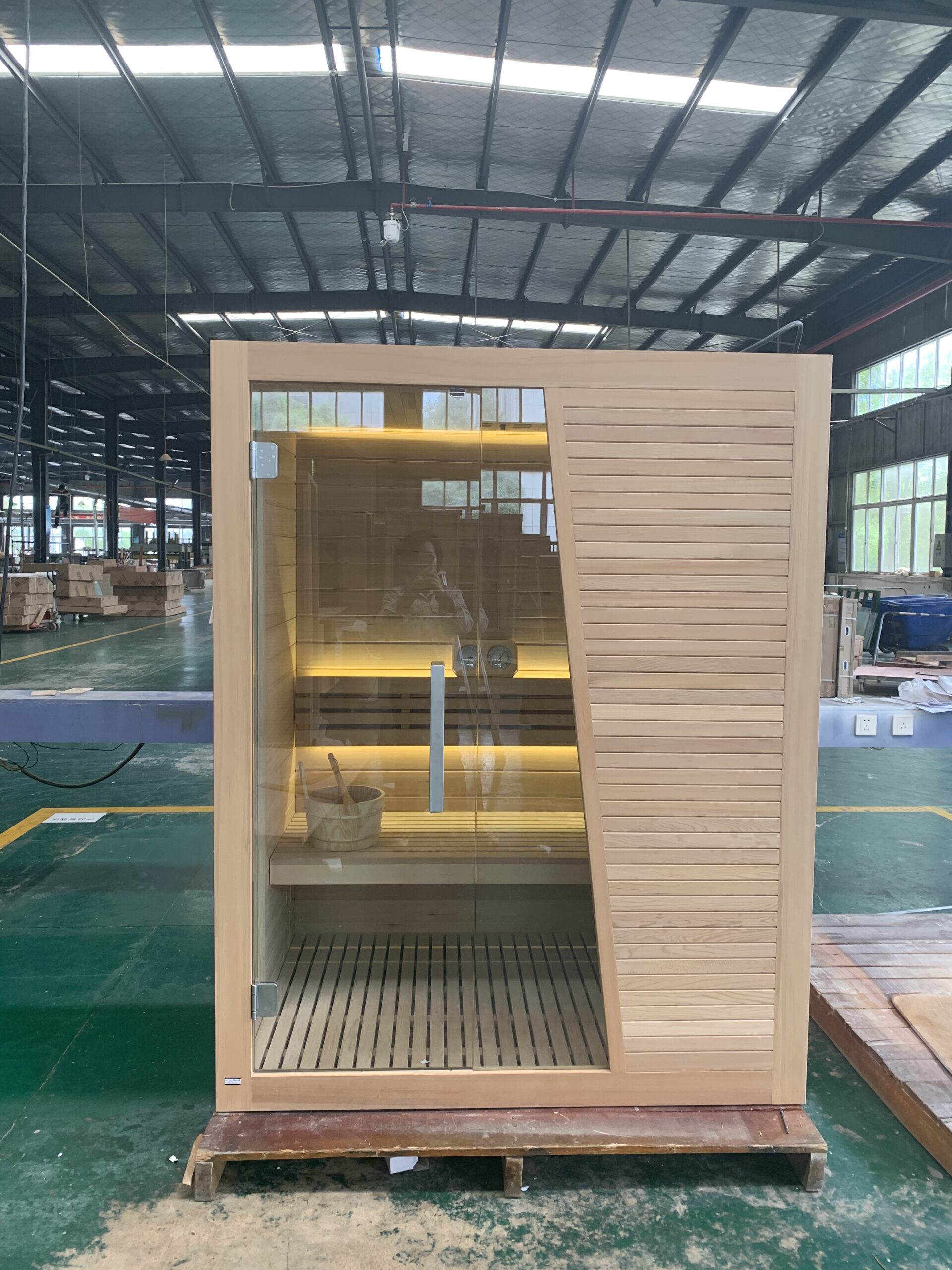 Compact Glass-Corner Indoor Sauna Cabin CSA-946 reference view 3
