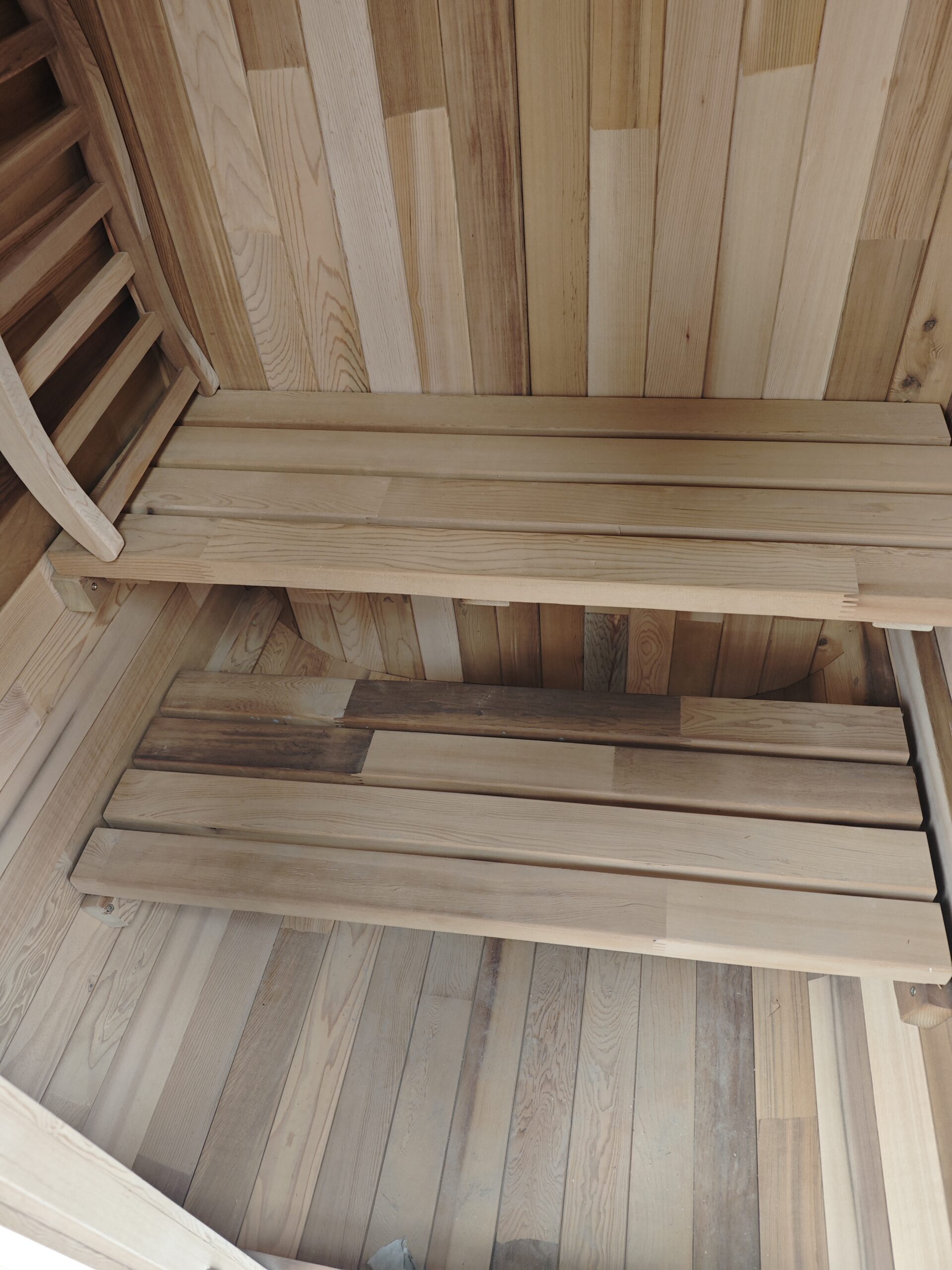 Single-Person Cedar Outdoor Sauna Pod with Rounded Corners CSA-991 reference view 3