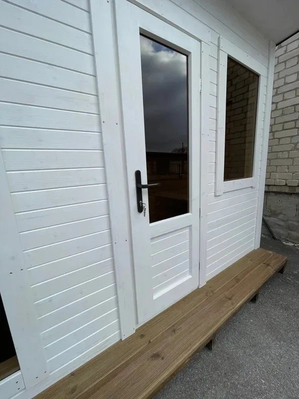 CSA-40 Modern White Cabin-Style Outdoor Sauna Cabin finish detail