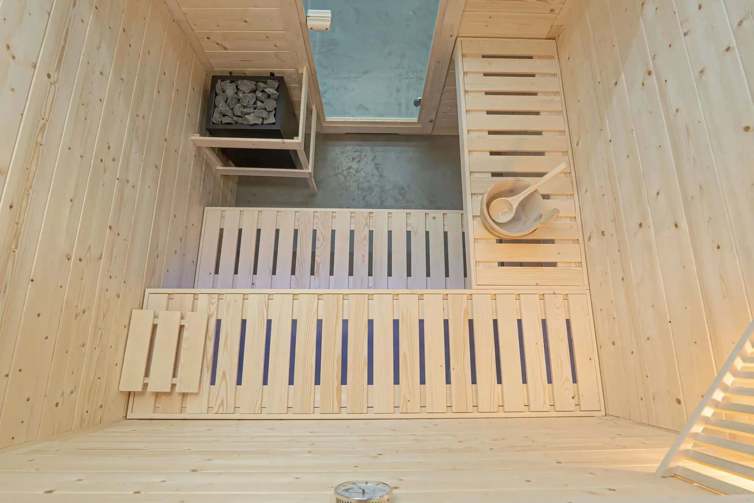 CSA-43 Traditional 4-6 Person Outdoor Wooden Sauna Room Door and glass detail